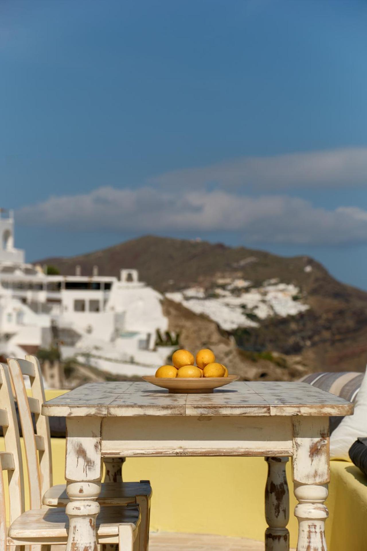 Ilivatos - Elegant Villa On The Caldera'S Edge Иа Екстериор снимка