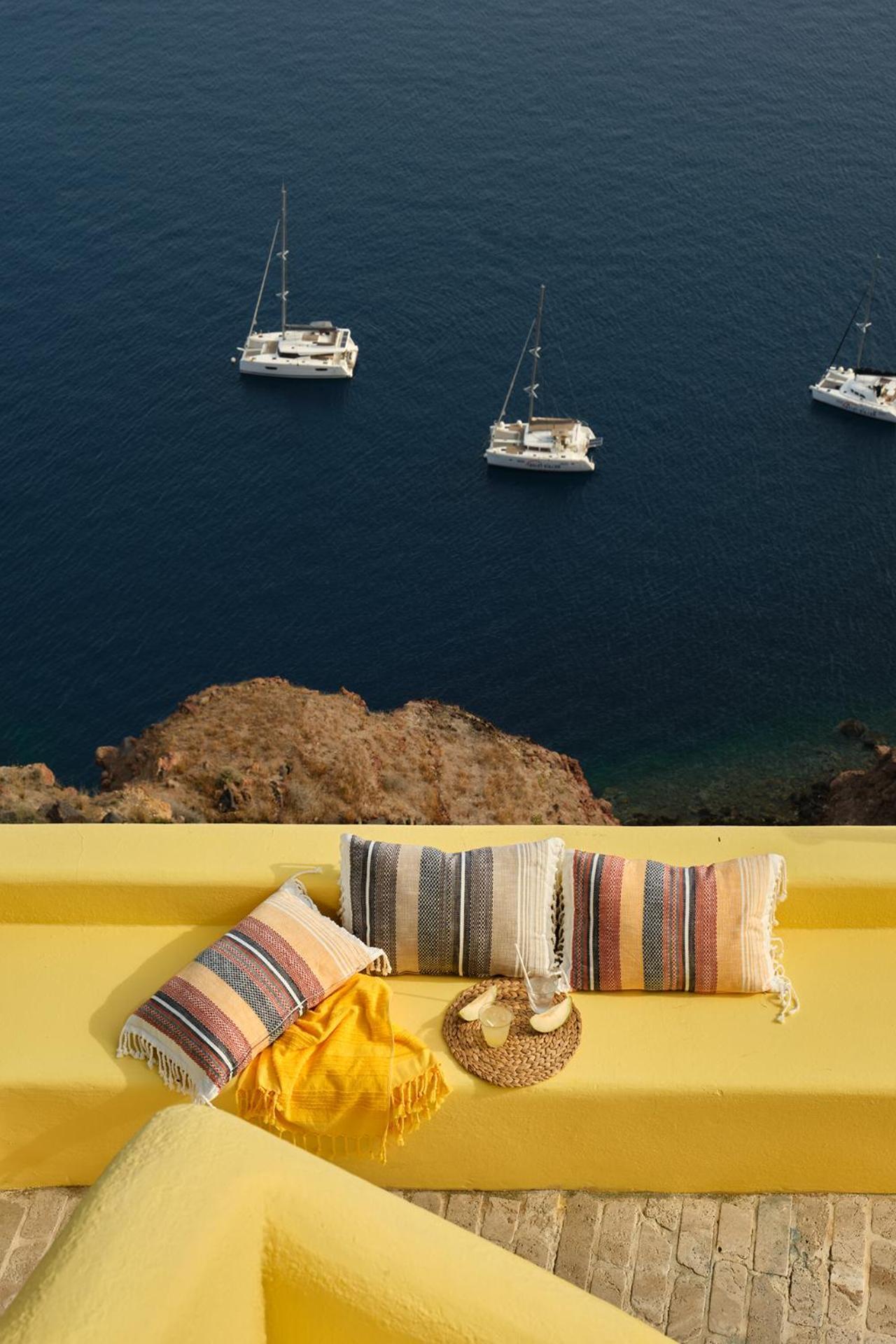Ilivatos - Elegant Villa On The Caldera'S Edge Иа Екстериор снимка
