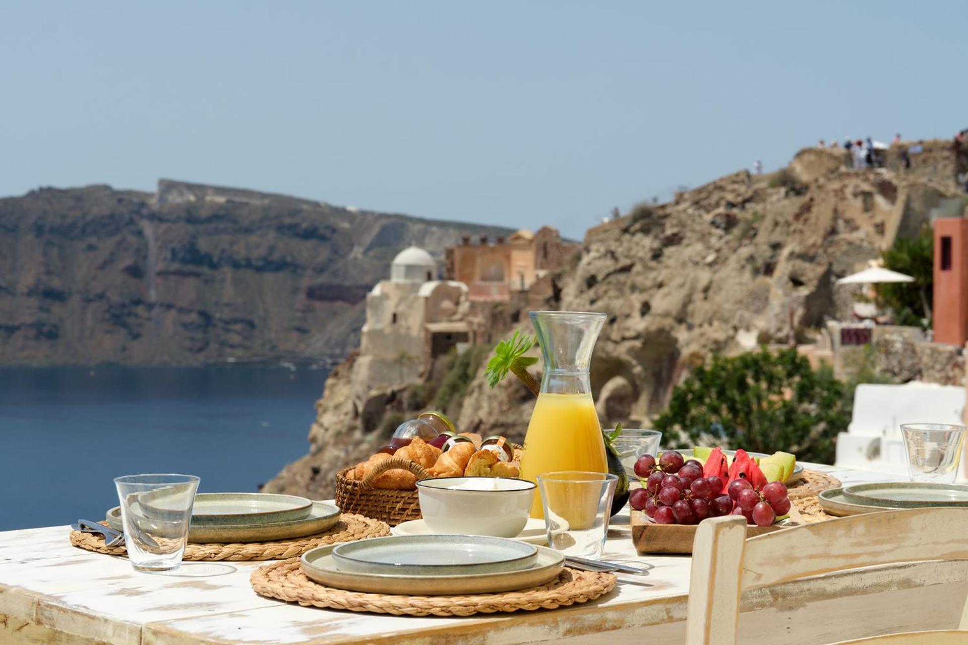 Ilivatos - Elegant Villa On The Caldera'S Edge Иа Екстериор снимка