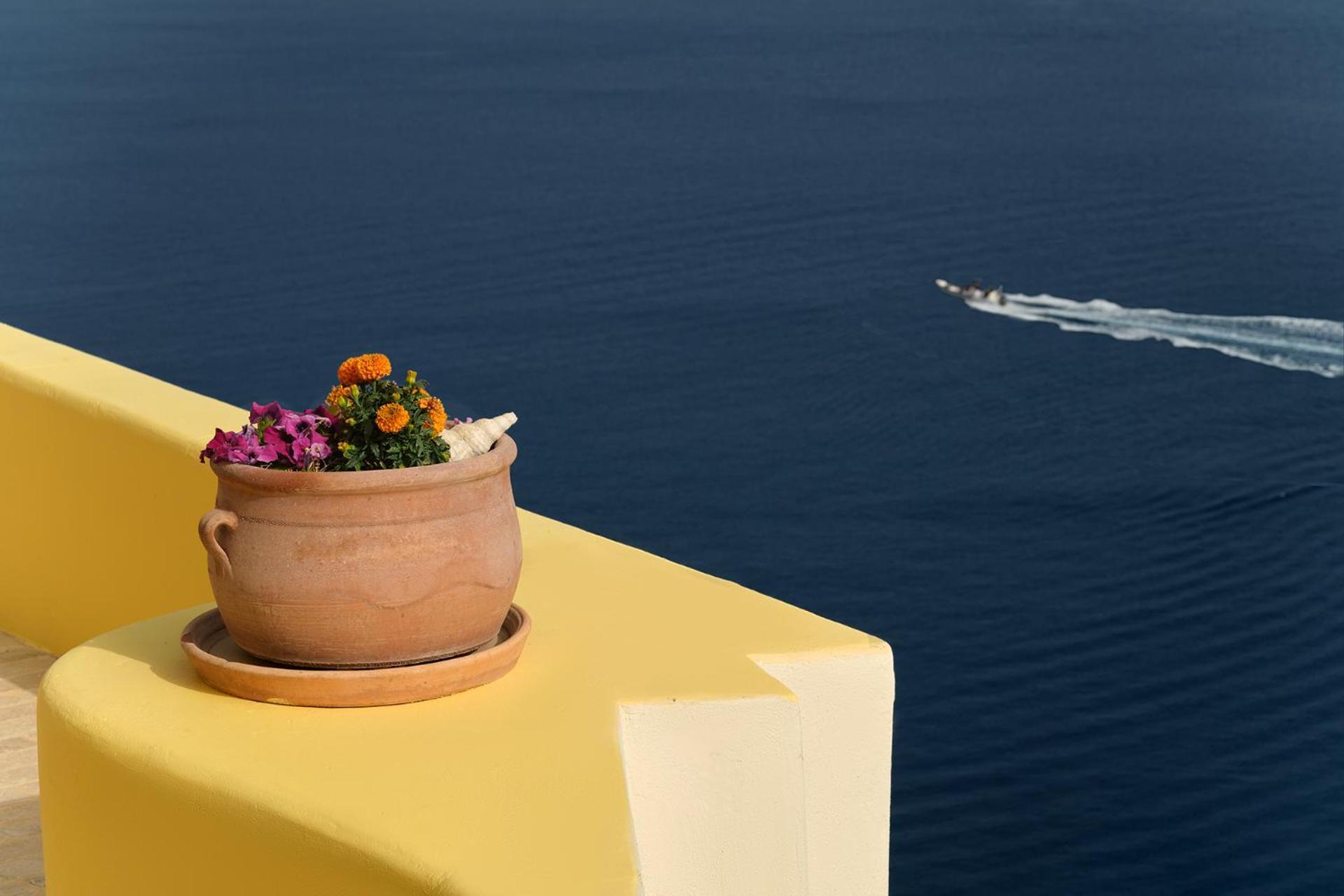 Ilivatos - Elegant Villa On The Caldera'S Edge Иа Екстериор снимка