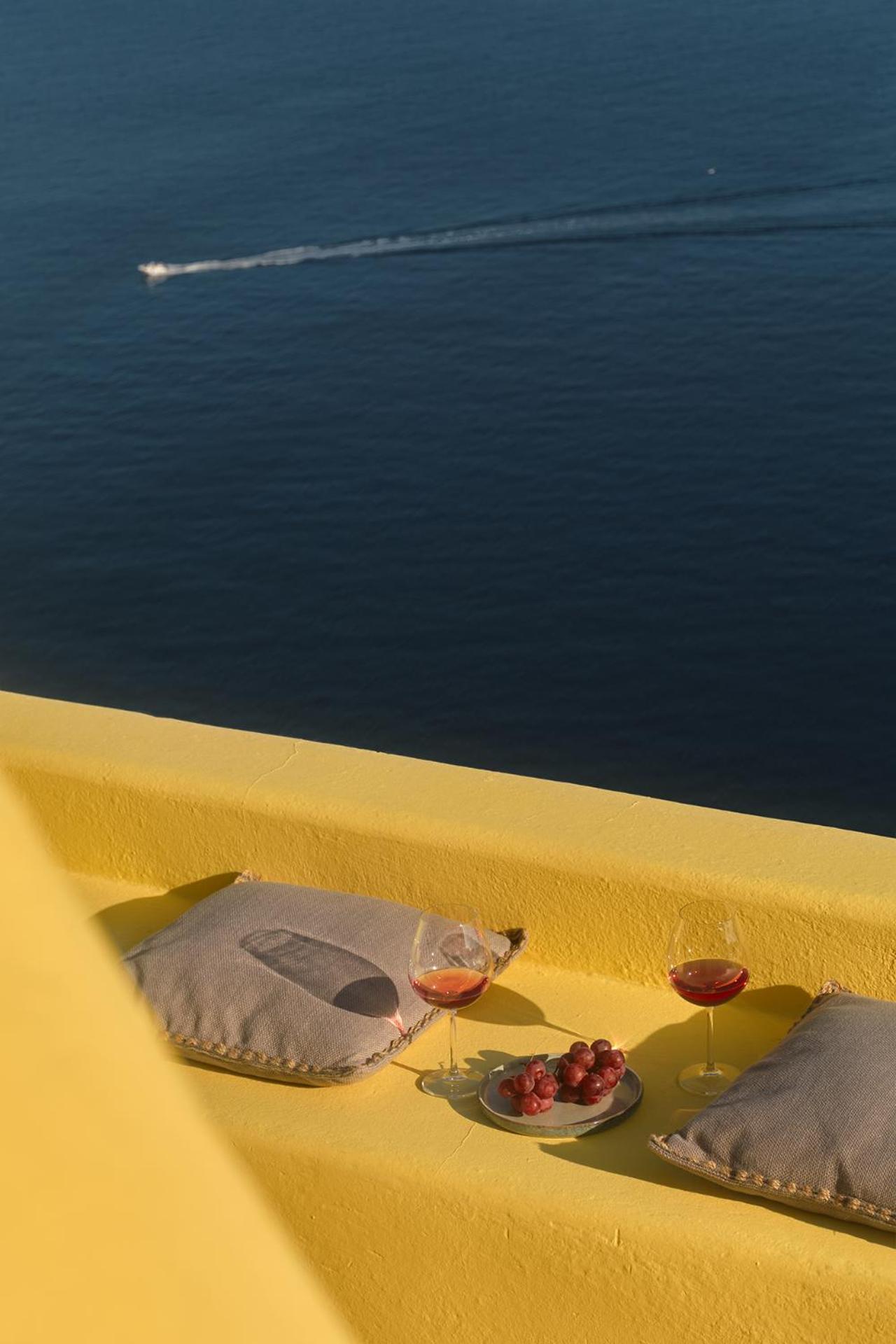 Ilivatos - Elegant Villa On The Caldera'S Edge Иа Екстериор снимка